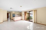 https://images.listonce.com.au/custom/160x/listings/19-peyton-drive-mill-park-vic-3082/369/01985369_img_06.jpg?S3l_jNZoCko