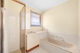 https://images.listonce.com.au/custom/160x/listings/19-peyton-drive-mill-park-vic-3082/369/01985369_img_10.jpg?fQRdUft34kg