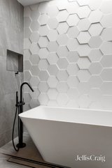 https://images.listonce.com.au/custom/160x/listings/19-rich-crescent-bellfield-vic-3081/107/01903107_img_12.jpg?9SdYvTq0dC0