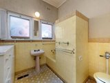 https://images.listonce.com.au/custom/160x/listings/19-ridgeway-avenue-kew-vic-3101/736/01684736_img_07.jpg?L9e1h9r2I7k