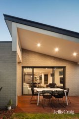 https://images.listonce.com.au/custom/160x/listings/19-roberts-street-brunswick-east-vic-3057/519/01857519_img_09.jpg?FDGh-HGJ5y4