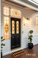 https://images.listonce.com.au/custom/160x/listings/19-susan-street-sandringham-vic-3191/861/01767861_img_04.jpg?0OLXOxb1DlQ