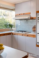 https://images.listonce.com.au/custom/160x/listings/19-tadji-close-croydon-north-vic-3136/039/01748039_img_09.jpg?aCmR9tpinVE