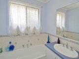 https://images.listonce.com.au/custom/160x/listings/19-the-esperence-lara-vic-3212/129/01699129_img_12.jpg?4gp9_tUeC1o
