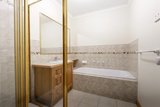 https://images.listonce.com.au/custom/160x/listings/19-vincent-drive-south-morang-vic-3752/966/01676966_img_04.jpg?jiToG4Uctr4
