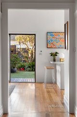 https://images.listonce.com.au/custom/160x/listings/19-westgarth-street-northcote-vic-3070/462/01560462_img_11.jpg?oODK4GFf-cE