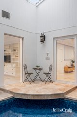 https://images.listonce.com.au/custom/160x/listings/19-white-lodge-court-donvale-vic-3111/664/01941664_img_11.jpg?DhHWYUNtEDo
