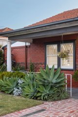 https://images.listonce.com.au/custom/160x/listings/19-whitmuir-road-bentleigh-vic-3204/668/01517668_img_03.jpg?3RJmCWoVXDg