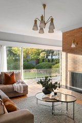 https://images.listonce.com.au/custom/160x/listings/19-withers-street-ivanhoe-east-vic-3079/960/01720960_img_10.jpg?vL4t0Mc9RnY