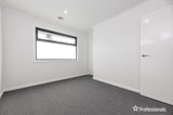 https://images.listonce.com.au/custom/160x/listings/193-hull-road-croydon-vic-3136/590/01532590_img_02.jpg?yLatrD7h8m0