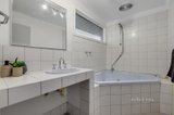 https://images.listonce.com.au/custom/160x/listings/194-charman-road-cheltenham-vic-3192/709/01110709_img_15.jpg?KZyvV-Wi-1M