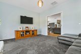 https://images.listonce.com.au/custom/160x/listings/195-baynton-road-kyneton-vic-3444/384/00570384_img_10.jpg?aZKhrfe2XiQ