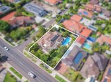 https://images.listonce.com.au/custom/160x/listings/198-centre-road-bentleigh-vic-3204/920/00879920_img_10.jpg?1rl83u7BhBM