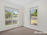 https://images.listonce.com.au/custom/160x/listings/198-hereford-road-lilydale-vic-3140/516/01526516_img_09.jpg?siIoEziWmXI