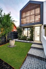 https://images.listonce.com.au/custom/160x/listings/198a-blyth-street-brunswick-east-vic-3057/553/01452553_img_20.jpg?X2_xMG6QCVg