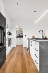 https://images.listonce.com.au/custom/160x/listings/19a-plaza-court-lilydale-vic-3140/229/01520229_img_06.jpg?jcyZoQGkpmU