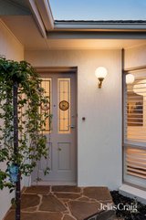 https://images.listonce.com.au/custom/160x/listings/19a-the-crescent-highett-vic-3190/589/01988589_img_16.jpg?6rwaQ9TrVOc