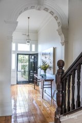 https://images.listonce.com.au/custom/160x/listings/1a-evelina-road-toorak-vic-3142/990/01741990_img_04.jpg?xXH25bEYOFM