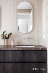 https://images.listonce.com.au/custom/160x/listings/1a-irving-avenue-murrumbeena-vic-3163/710/01741710_img_19.jpg?8H-uBH4xFL4