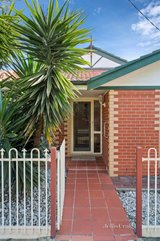 https://images.listonce.com.au/custom/160x/listings/1a-jeavons-court-altona-meadows-vic-3028/477/01559477_img_02.jpg?MaH9F-TsuP4