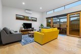 https://images.listonce.com.au/custom/160x/listings/1a-kiandra-street-mornington-vic-3931/935/01838935_img_05.jpg?CqZPff6aNdE