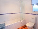 https://images.listonce.com.au/custom/160x/listings/1a-mccurdy-road-herne-hill-vic-3218/539/01699539_img_09.jpg?m6oUV1x5ZPM