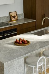 https://images.listonce.com.au/custom/160x/listings/1a-rossmith-avenue-beaumaris-vic-3193/524/01933524_img_26.jpg?YlNCO1FVWiE