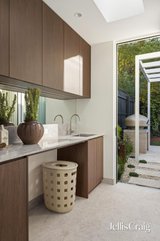 https://images.listonce.com.au/custom/160x/listings/1a-rossmith-avenue-beaumaris-vic-3193/524/01933524_img_28.jpg?blV_jmB7jik