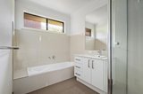 https://images.listonce.com.au/custom/160x/listings/1a-yuruga-court-mooroolbark-vic-3138/175/01982175_img_07.jpg?dyrjuOzz2ak