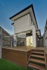 https://images.listonce.com.au/custom/160x/listings/1a56-st-clems-road-doncaster-east-vic-3109/917/00338917_img_10.jpg?iKmhstmxyHc