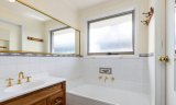 https://images.listonce.com.au/custom/160x/listings/1b-towers-street-beaumaris-vic-3193/746/01901746_img_14.jpg?xESafO3C-u4