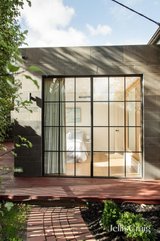 https://images.listonce.com.au/custom/160x/listings/1c-linda-crescent-hawthorn-vic-3122/232/01742232_img_20.jpg?V8TkgnBaIjs