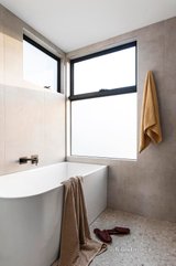 https://images.listonce.com.au/custom/160x/listings/1c-tyrrell-street-mont-albert-north-vic-3129/360/01735360_img_16.jpg?60Ke2gdG-Eg