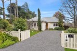 https://images.listonce.com.au/custom/160x/listings/2-4-gray-street-woodend-vic-3442/156/01547156_img_01.jpg?xe7jXwz2GwY