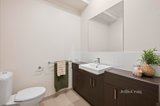 https://images.listonce.com.au/custom/160x/listings/2-adriana-close-mooroolbark-vic-3138/760/01681760_img_06.jpg?wzkWrWYDYNM
