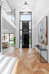 https://images.listonce.com.au/custom/160x/listings/2-aitchison-court-glen-waverley-vic-3150/820/01979820_img_04.jpg?3GH_DuH-CkA