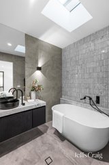 https://images.listonce.com.au/custom/160x/listings/2-aitchison-court-glen-waverley-vic-3150/820/01979820_img_18.jpg?ZPPfncy0sJg