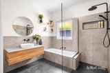 https://images.listonce.com.au/custom/160x/listings/2-albert-lane-daylesford-vic-3460/291/01897291_img_06.jpg?BBbgnlTY2X8
