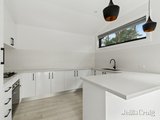 https://images.listonce.com.au/custom/160x/listings/2-barrel-rise-eltham-vic-3095/099/01624099_img_02.jpg?et-tYhd_NnQ