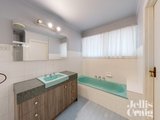 https://images.listonce.com.au/custom/160x/listings/2-brisbane-street-strathmore-vic-3041/884/01903884_img_06.jpg?_xHN4O8qm4g
