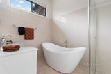 https://images.listonce.com.au/custom/160x/listings/2-bruce-street-strathmore-vic-3041/279/01575279_img_12.jpg?kvNnwVno0WA