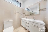 https://images.listonce.com.au/custom/160x/listings/2-bruce-street-strathmore-vic-3041/805/01701805_img_03.jpg?CaHUeraf5E0