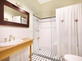 https://images.listonce.com.au/custom/160x/listings/2-byron-street-kew-vic-3101/402/01684402_img_07.jpg?NLSPya_dS1U