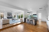 https://images.listonce.com.au/custom/160x/listings/2-clovelly-court-mount-waverley-vic-3149/009/01722009_img_03.jpg?UJRxm2RMKeU