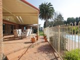 https://images.listonce.com.au/custom/160x/listings/2-cloverlea-drive-kilsyth-south-vic-3137/409/01525409_img_14.jpg?Ukq70IORnQA