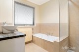 https://images.listonce.com.au/custom/160x/listings/2-crestmont-court-doncaster-east-vic-3109/013/01819013_img_09.jpg?DRgNOikp5kQ
