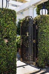 https://images.listonce.com.au/custom/160x/listings/2-dudley-street-brighton-vic-3186/887/01951887_img_04.jpg?hCaJC94RszQ