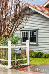 https://images.listonce.com.au/custom/160x/listings/2-exhibition-street-mckinnon-vic-3204/549/01929549_img_12.jpg?kTys-AtIJng