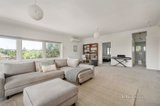 https://images.listonce.com.au/custom/160x/listings/2-finsbury-way-camberwell-vic-3124/556/01632556_img_03.jpg?bX_WqJywlkE