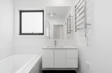 https://images.listonce.com.au/custom/160x/listings/2-floral-court-mooroolbark-vic-3138/800/01971800_img_11.jpg?f6pZmWP12v0
